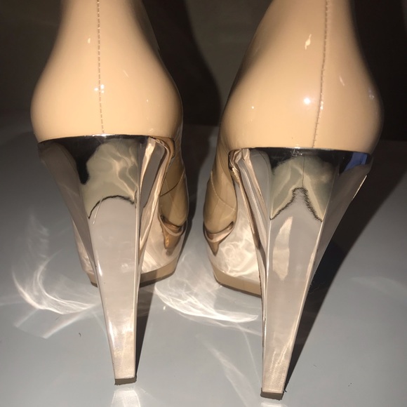 Beautiful Brian Atwood pump  diva high heel. - Picture 7 of 7